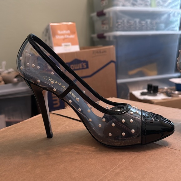 Chanel Pearl-Embellished PVC & Patent Leather Cap-Toe Heels – Size [37.5] - Picture 7 of 11